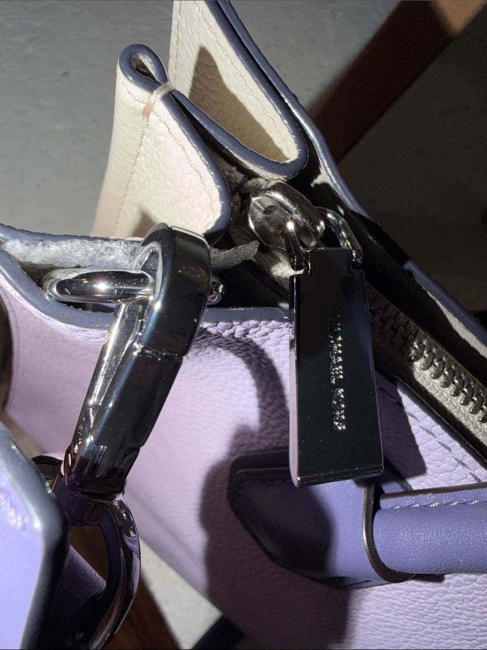 Michael Kors EUC lavender/cream structured crossbody 12X10 tote bag - Picture 8 of 13